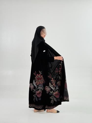عباية امواج بقماش مخمل كوري بتطريز ورود انيقه