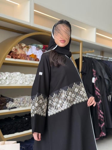 عباية لينا بقماش كريب الاناقة تدخيلات ترتر