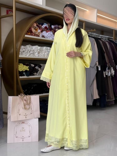 عباية هيله بقماش كريب باربي مزين بدانتل