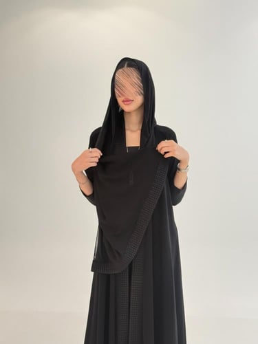 عباية فرحه بقماش ملكي بتطريز فريد اسود