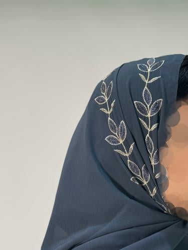 رصاصي بتطريز