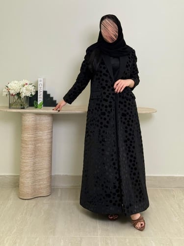 بليزر | عباية انوف بقماش كريب ايطالي مع شيفون منقط...