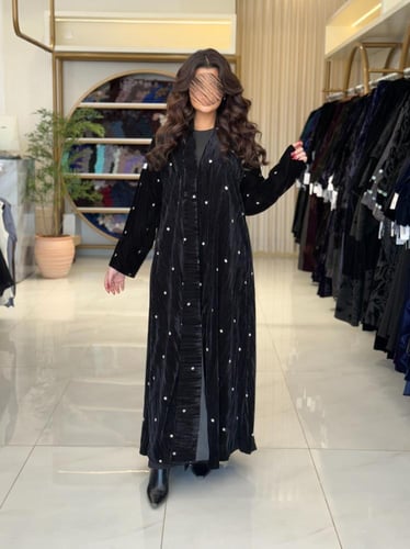 عباية موني بقماش مخمل مكسر منقط