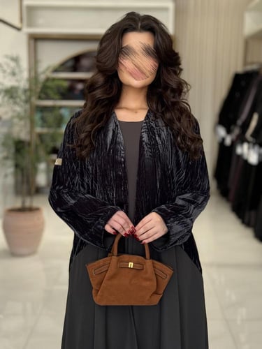 عباية ايلينا بقماش مخمل مكسر مع كريب ايطالي رصاصي