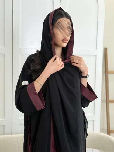 عباية افنان بقماش كريب رموش مع حرير تركي برغندي