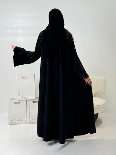 تشكيلة شتاء 2024 - عباية حياة بقماش شامواه مع مخمل...