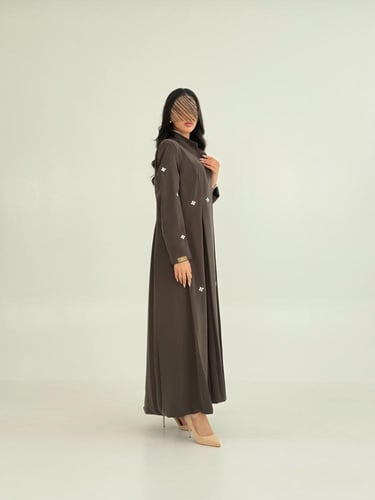 عباية سوار بليزر رسمي مزين بكسرات وشك بقماش كريب ر...