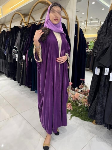 عباية زوينه بقماش مخمل كوري بكم مطرز حياكه يدويه م...