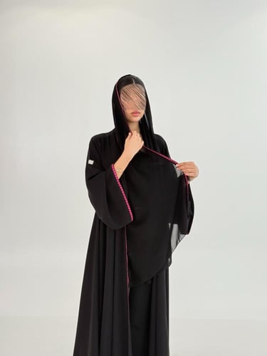 عباية سلطانه بقماش انترنت كويتي بتطريز ناعم فوشي