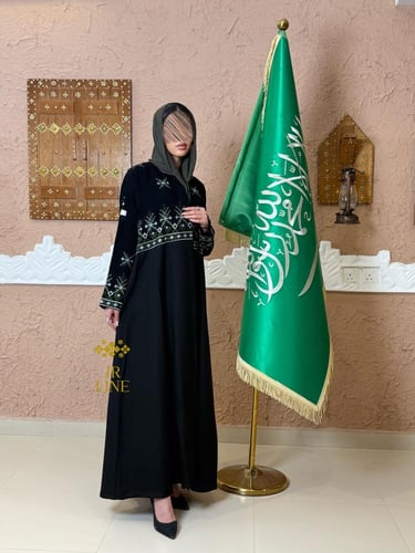 عباية رؤية بقماش كريب الابداع بتطريز اخضر