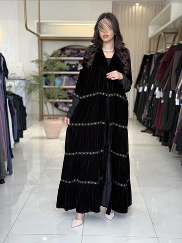 عباية هيم بقماش مخمل كوري طبقات بكلفه زيتي