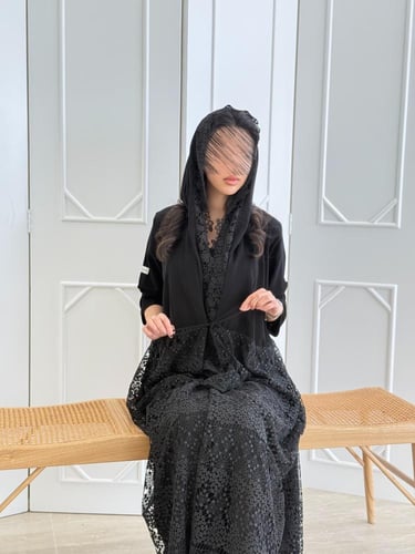 عباية دلع بقماش كريب ملكي تدخيلات جبير ملكي 2