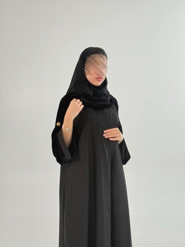 عباية رهمه بقماش مكس مخمل مع كريب الاناقه دبل كلوش