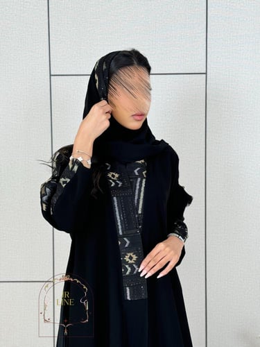 عباية نجد بقماش كريب ملكي تدخيلات روكاما مطرز اخضر