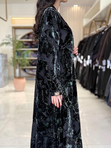 عباية الفاتنه بقماش شيفون مخمل ياباني تيفاني