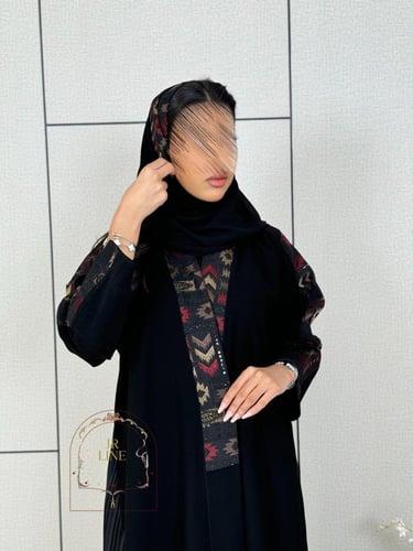 عباية نجد بقماش كريب ملكي تدخيلات روكاما مطرز عناب...