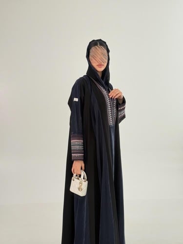 عباية ريلام بقماش مخمل تديخلات كريب الاناقة بتطريز...