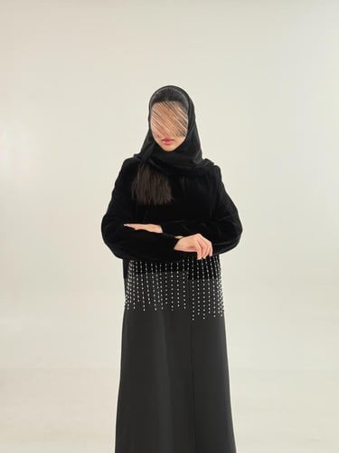 بليزر | عباية لولوه بقماش مخمل كوري بشك اسود