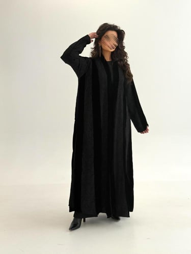 عباية وجدان بقماش مخمل كوري بتدخيلات دانتل فرنسي