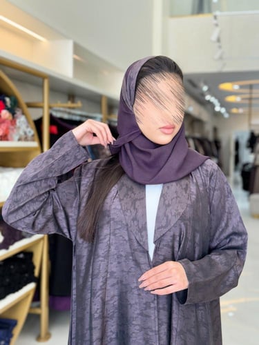 عباية رواء بقماش كريب حرير مشجر بنفسجي