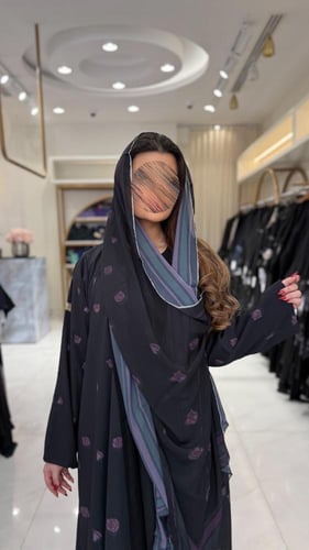 عباية خديجه بقماش حرير مبطن بشيفون برسم ورد بنفسجي