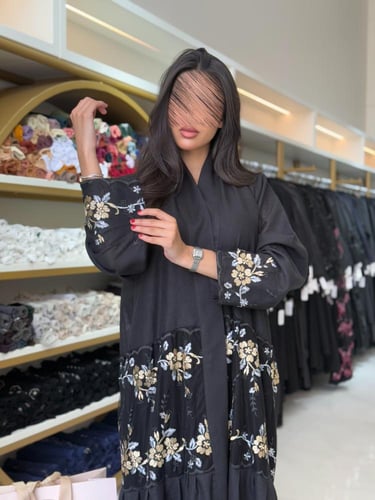 عباية سمر بقماش لنن تدخيلات شيفون مطرز