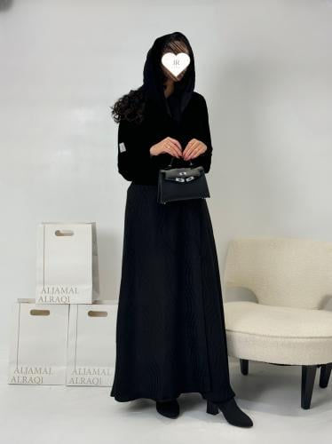 تشكيلة شتاء 2024 - عباية بيرين جاكار مخطط ومخمل اس...