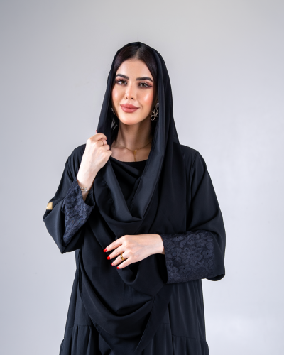 عباية هنادي بقماش راما كسرات مزين بدانتل