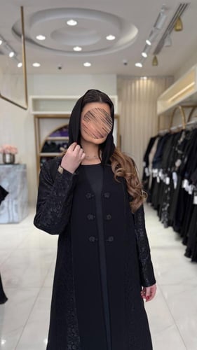 كولكشن العيد | عباية سعاد بقماش كريب رموش مزين بدا...