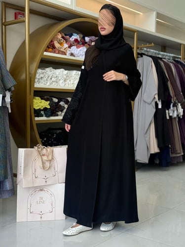 عباية علياء بقماش كريب ملكي تطريز ناعم بالكم 2