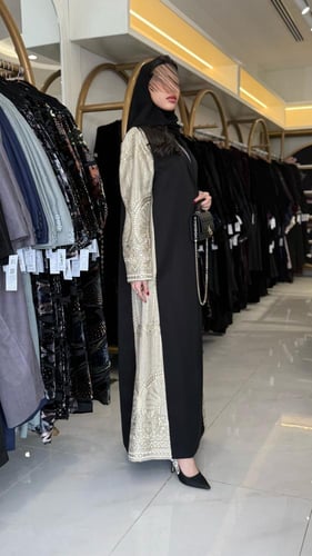 بليزر | عباية سمراء بقماش كريب ايطالي تدخيلات تطري...