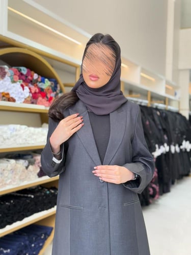 عباية هيفاء بليزر بقماش كريب ميرال مقلم