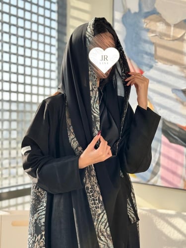 تشكيلة شتاء 2024 - عباية امتثال بقماش شامواه مع جا...