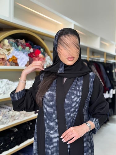 عباية هالي كريب الاناقه اسود مع شاكيرا سماوي