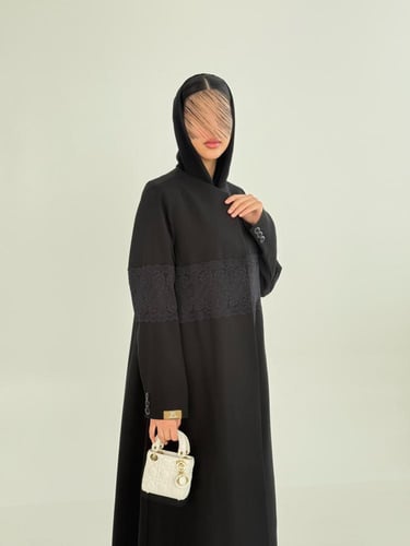 عباية | بليزر هديل بقماش كريب الاناقة مزين بدانتل...