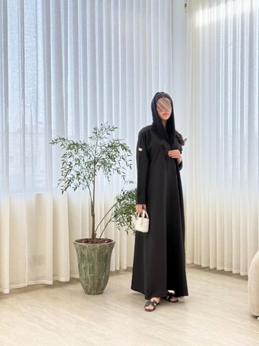 عباية ماريه بقماش كريب باربي مزين بشك