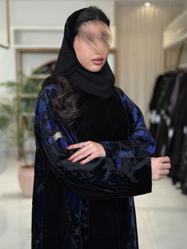 عباية تركيه بقماش مخمل كوري تدخيلات شيفون مخمل كحل...