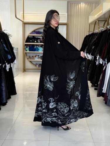 عباية اروى بقماش كريب الابداع بتطريز بيج