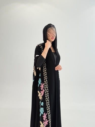 عباية عوالي بقماش كريب ملكي بتطريز انيق ملون