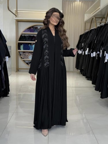 كولكشن العيد | عباية عواطف بقماش كريب رموش مزين بت...