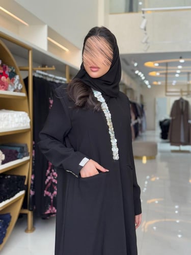 عباية اسماء بليزر كريب رموش مزين بصدف اسود