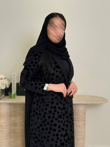 بليزر | عباية انوف بقماش كريب ايطالي مع شيفون منقط...