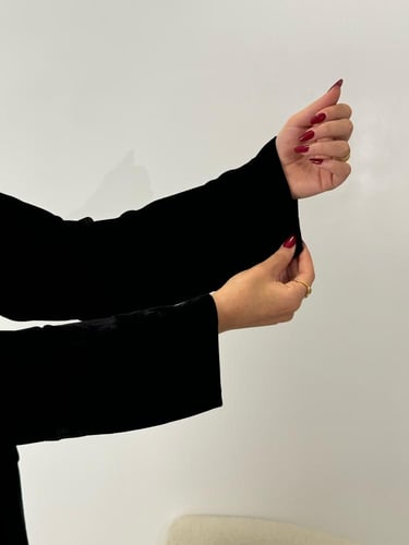 تشكيلة شتاء 2024 - عباية بيرين جاكار ومخمل اسود