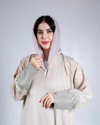 عباية شمسيه بقماش لنن بهدب بيج
