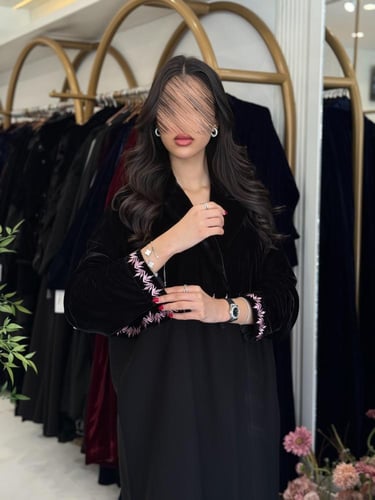 عباية محاسن بقماش مخمل كوري تدخيلات كريب الاناقه ب...