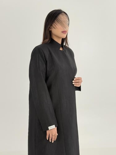 عباية رزان بقصه بليزر بقماش كريب سلك بلمعه خفيفه ا...