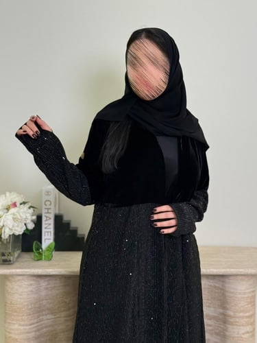 عباية شام بقماش مخمل تدخيلات كريب استرتش بلمعة ترت...