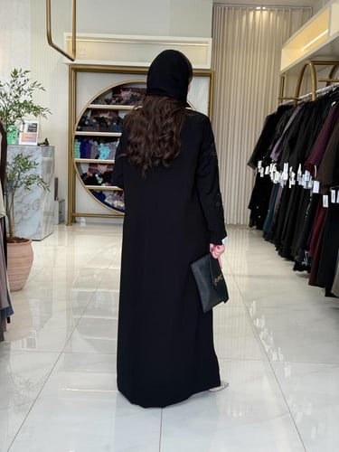 بليزر | عباية سمو بقماش كريب رموش مزين بشك اسود