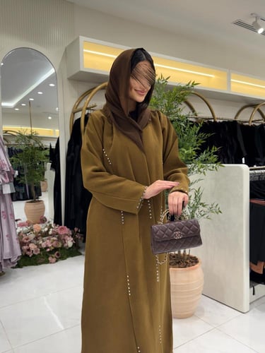 عباية سيرين بقماش جوخ مزين بكرستال جملي