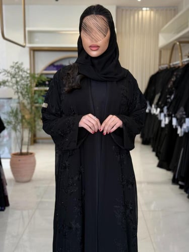عباية قمره بقماش شيفون بتطريز هاري بفصوص اسود